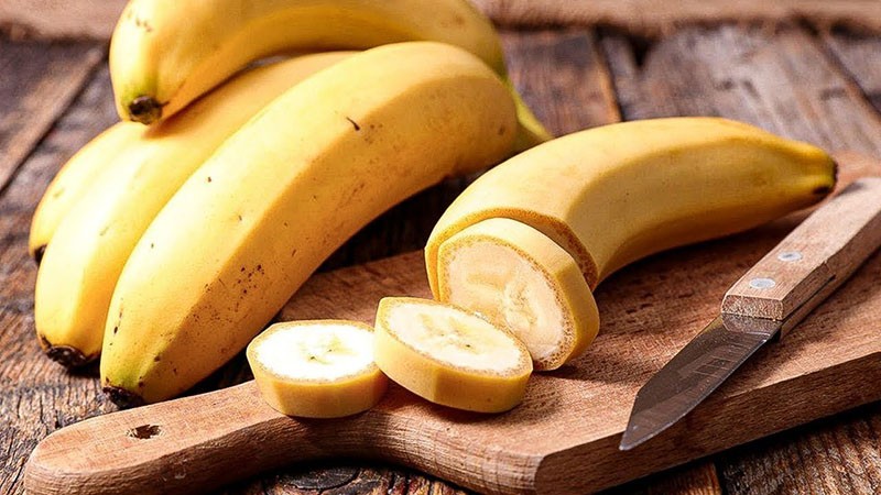 plátanos enteros y en rodajas