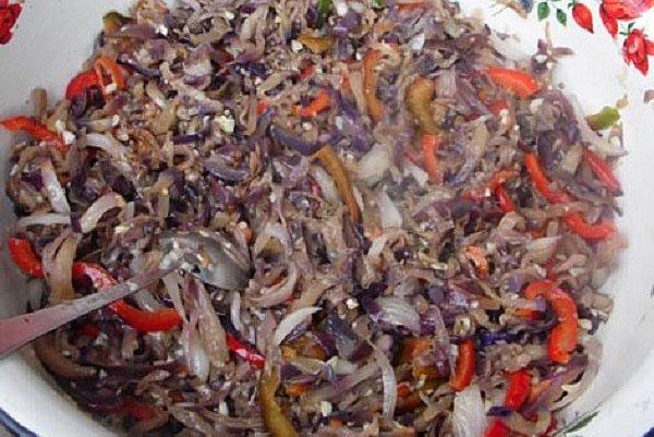 mezclar los ingredientes de la ensalada