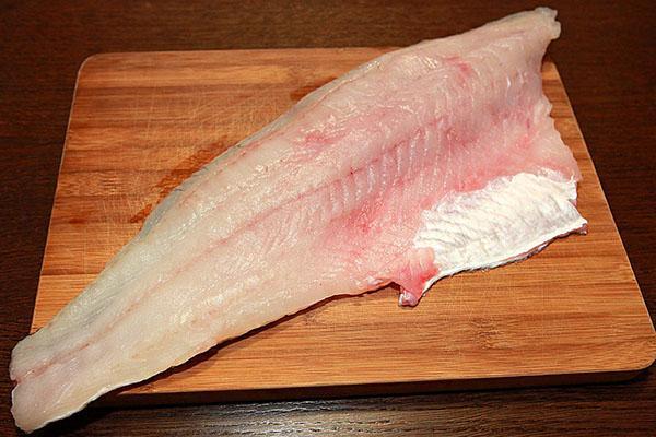 retirer les arêtes du poisson