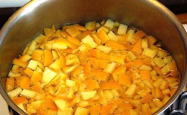 cuisson de la confiture d'orange