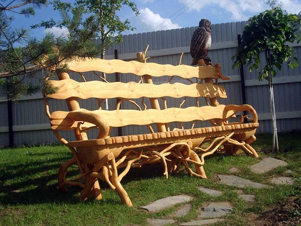 banc en bois sculpté