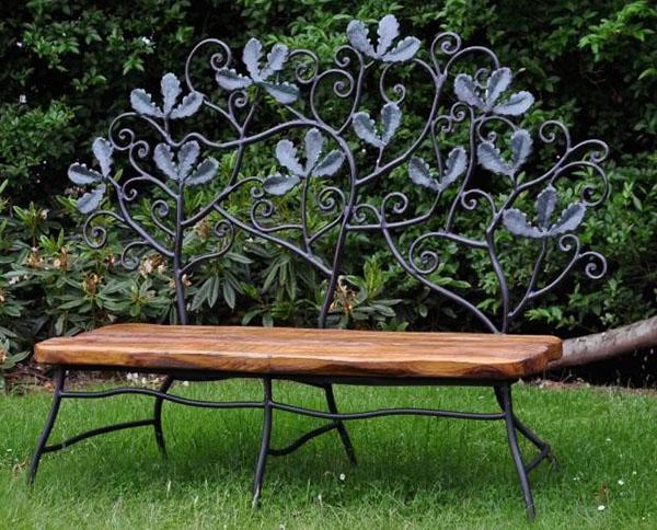 banc dans le jardin pour deux