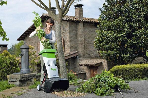 broyeur de jardin à chargement par le haut