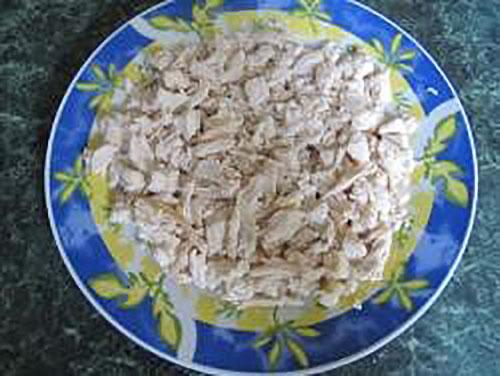 poner carne de pollo hervida