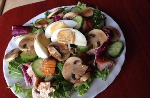 simple salade de poulet et champignons