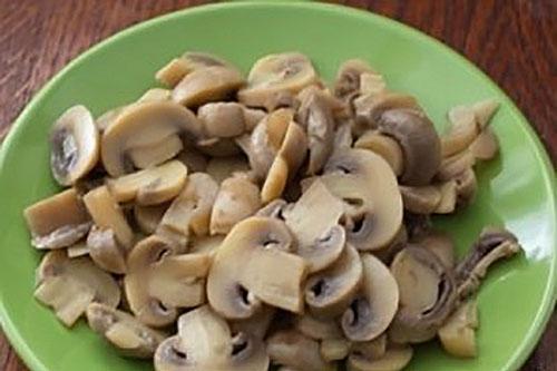cortar los champiñones en rodajas