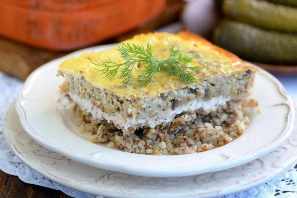 pastel de alforfón multicapa y carne picada