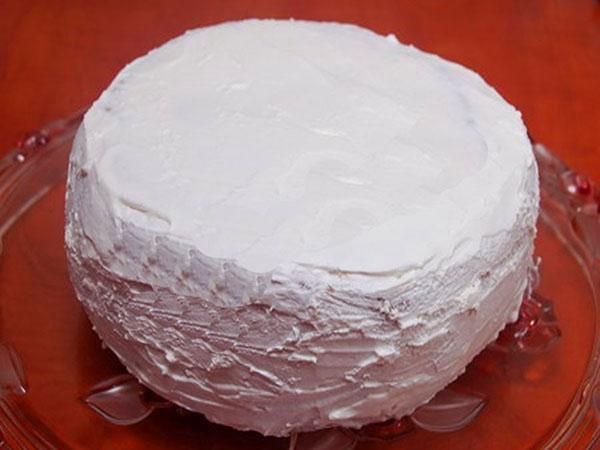 enrober le gâteau de blancs d'œufs montés