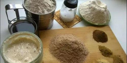 ingredientes para hornear pan de centeno y trigo