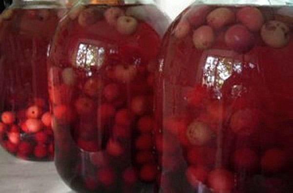 vierta agua hirviendo sobre la fruta