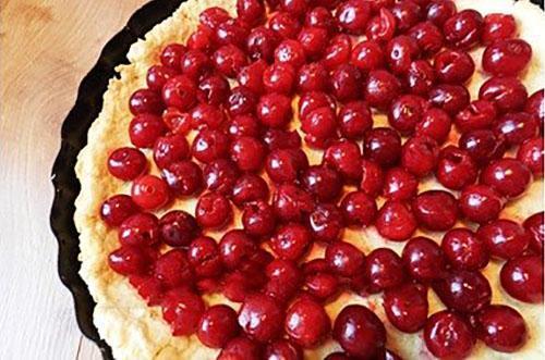 mettre les cerises sur le gâteau fini