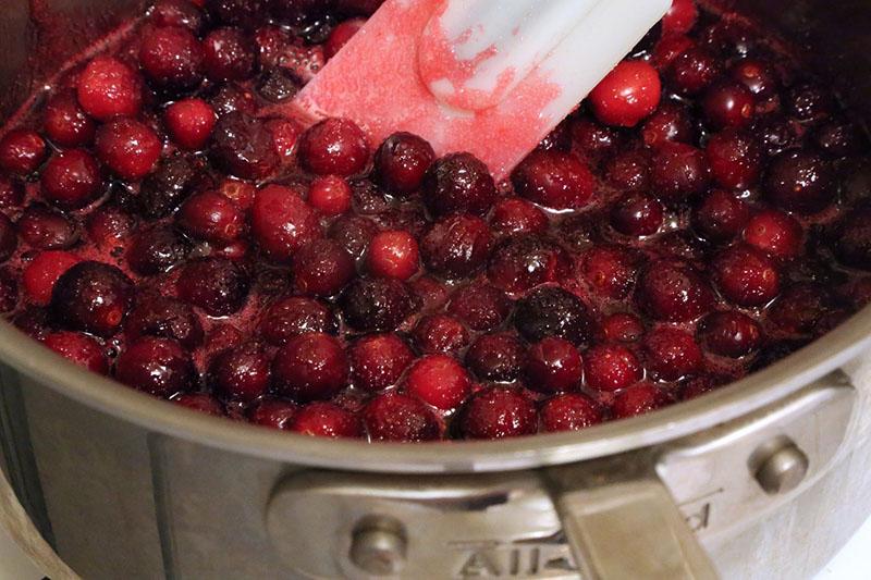 una receta simple de mermelada de arándanos rojos para el invierno para cocinar arándanos rojos