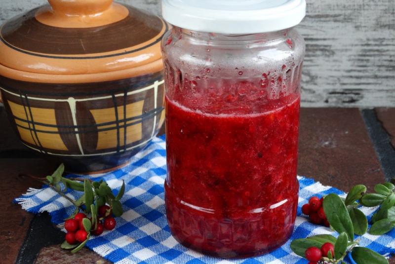 airelles rouges râpées avec du sucre