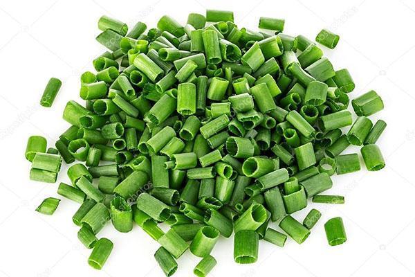 picar la cebolla verde