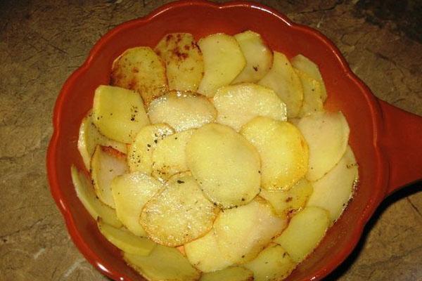 poner las patatas en un molde