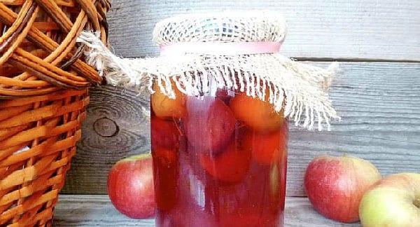 vierta el almíbar sobre la fruta y enrolle