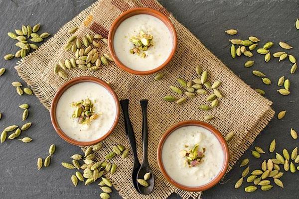 sopa de leche con cardamomo