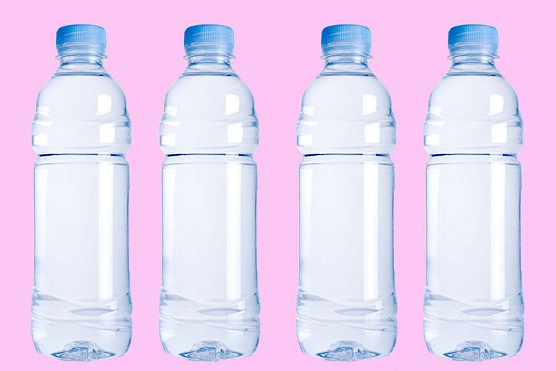 botellas de agua de plastico