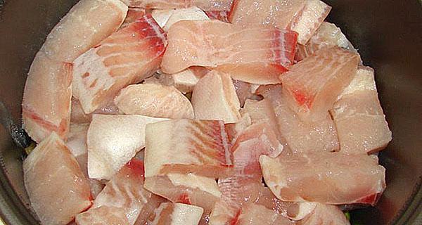 hacher le filet de poisson