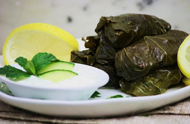 Receta azerbaiyana de dolma en hojas de parra