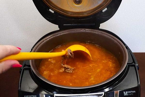 cuisson de la soupe dans une mijoteuse