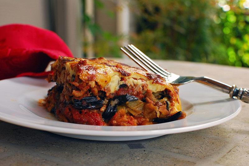 Receta de moussaka griega con berenjenas y patatas