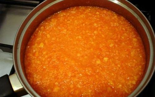 faire cuire de la confiture à la cannelle et au cognac