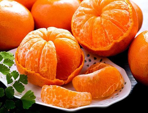 les mandarines contiennent beaucoup de vitamines et de nutriments