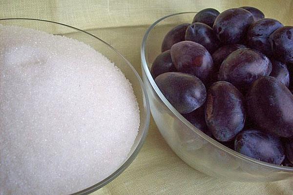 prunes et sucre pour confiture