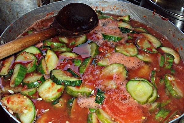 concombres à la tomate