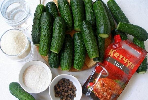 pepinos con salsa de tomate