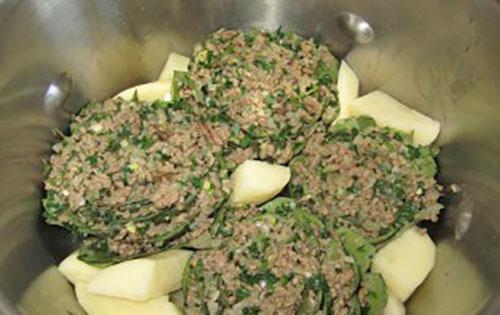 cocinar alcachofas con patatas en una olla a presión