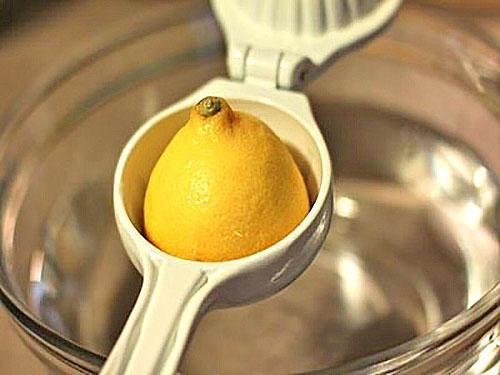 préparer de l'eau citronnée
