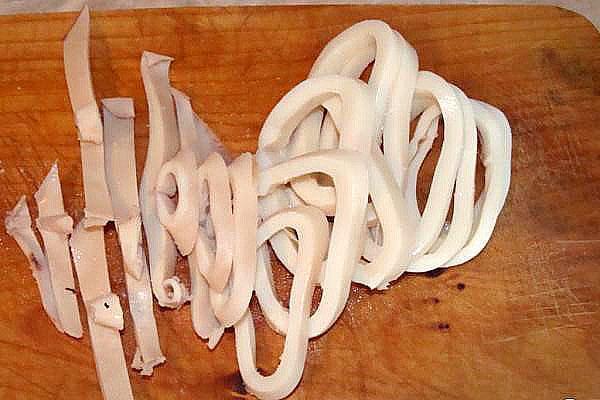cortar los calamares en tiras