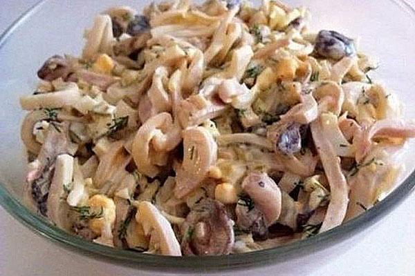 délicate salade de calamars et champignons