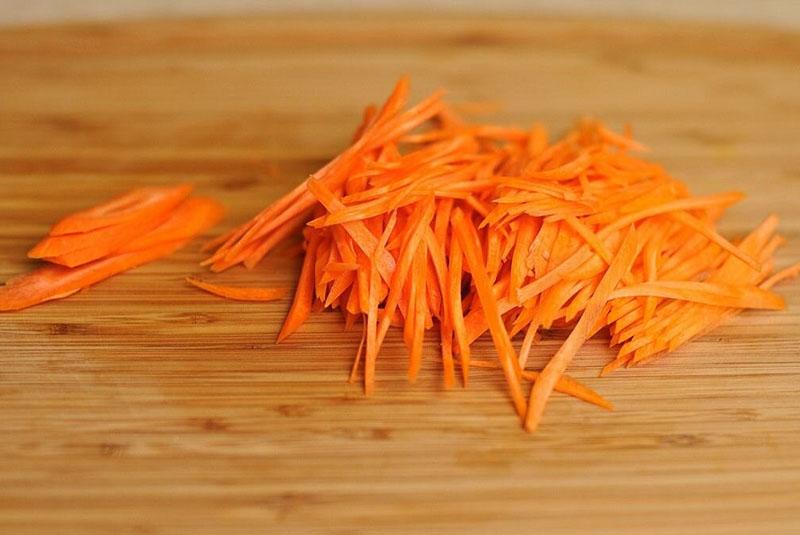 hacher finement les carottes
