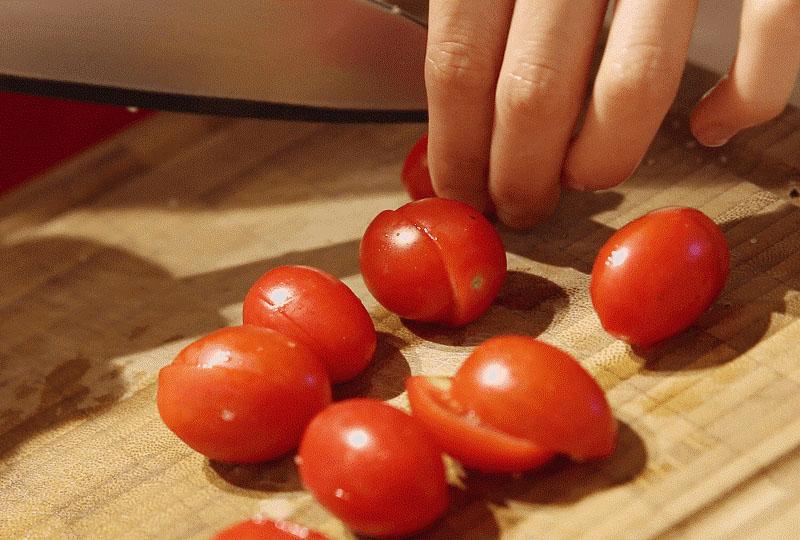 tomate cerise coupée