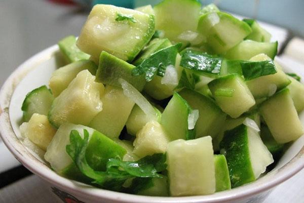 salade de concombre et avocat