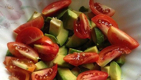 hacher les petites tomates
