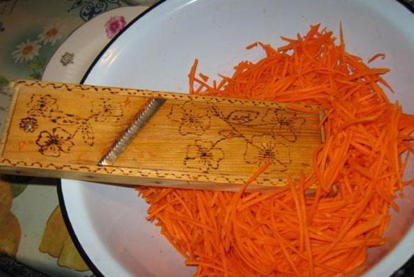 carottes sur une râpe spéciale