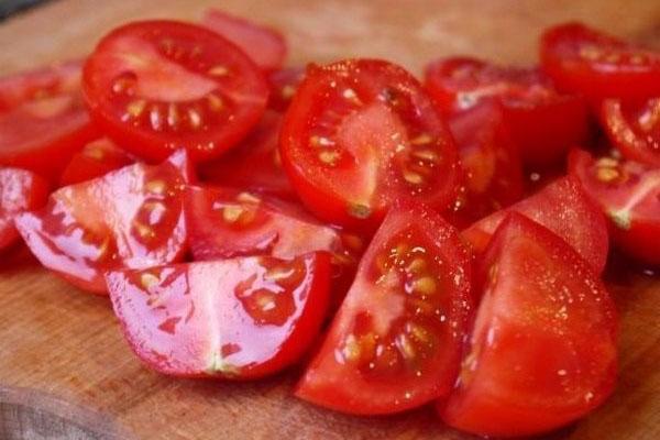 hacher les tomates