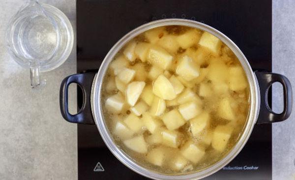 faire bouillir des pommes de terre