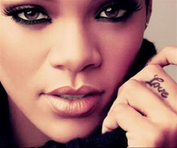 Rihanna Tattoos – Fotos und Erklärung