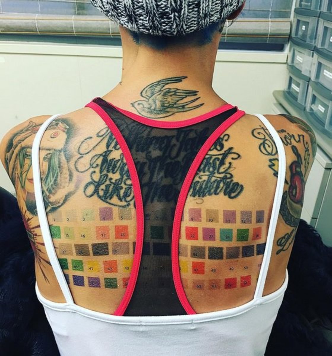 Rubin Rose Rücken Tattoo