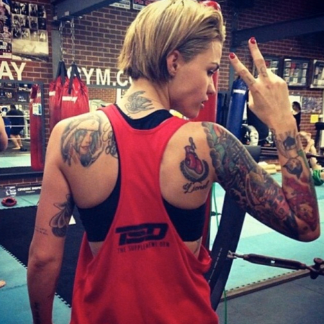 Ruby Rose Rückentattoos
