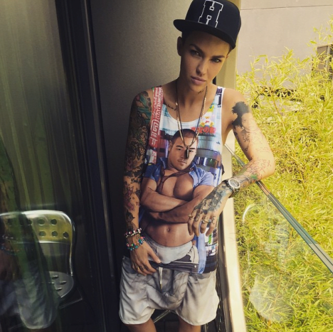Ruby Rose im Hut