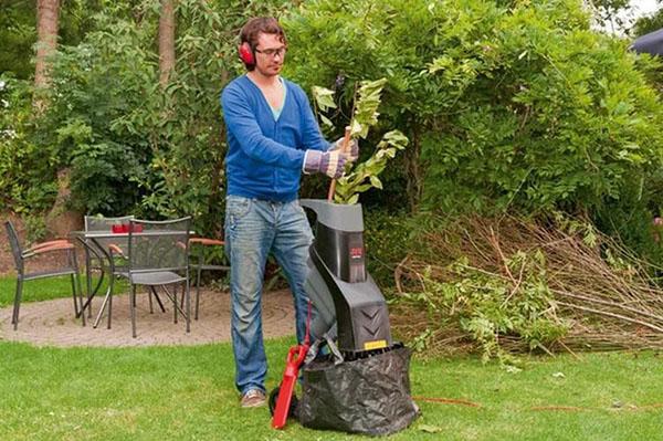 broyeur de jardin en marche