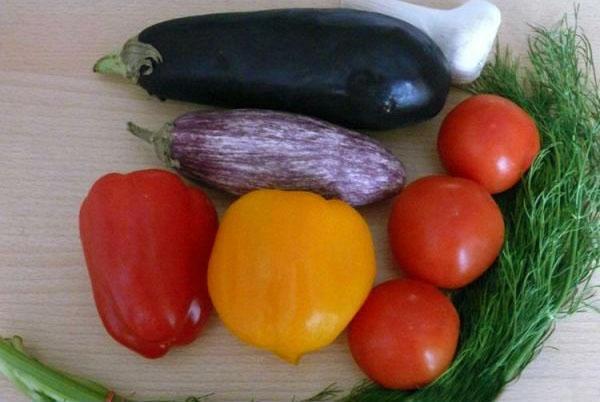 légumes et herbes pour salade