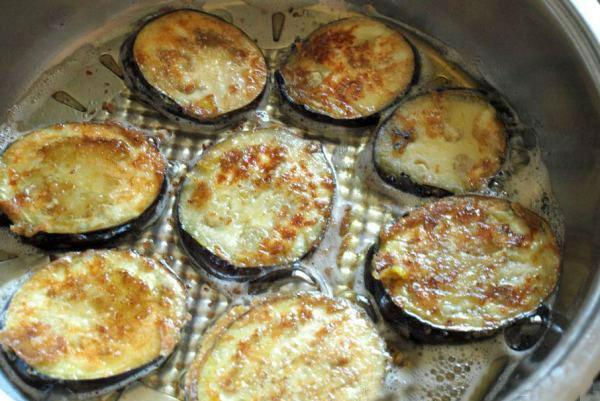 faire frire les assiettes d'aubergines