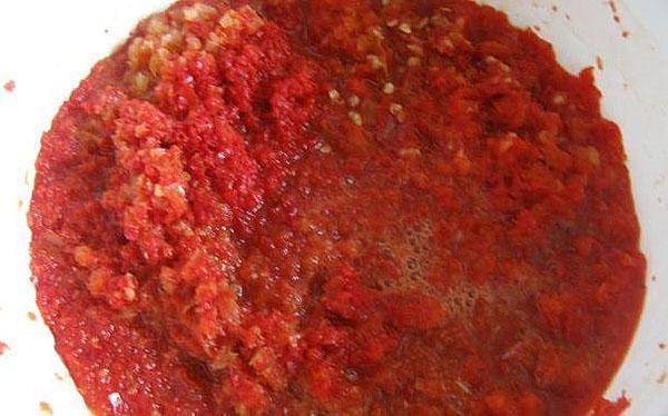 faire bouillir la pâte de tomate